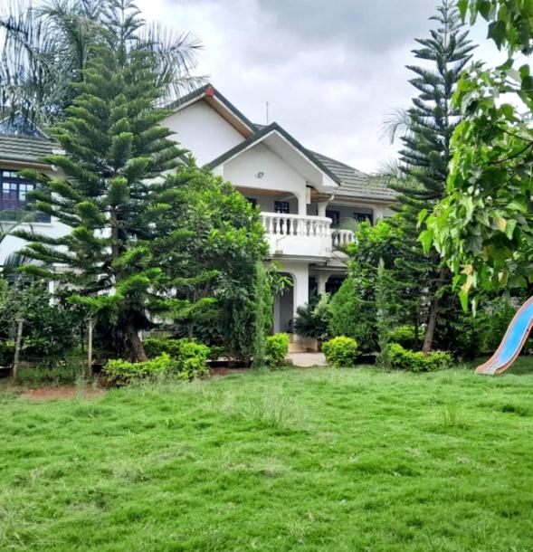 Magnificent 5-Bedroom All-Ensuite Maisonette on ¼-Acre Manicured Gardens-2