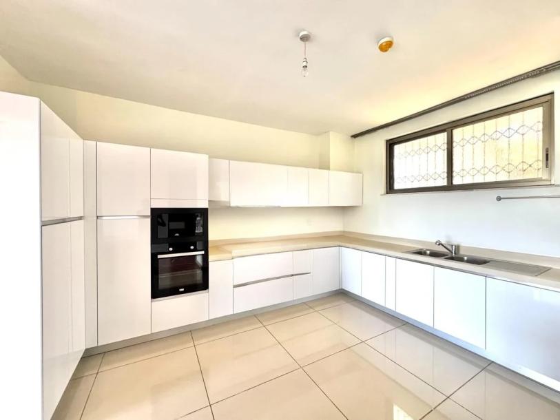 Executive 3-Bedroom En-Suite Apartment for Rent in Parklands-7